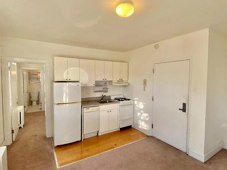 332-34 S 17th St #3B — Photo 11