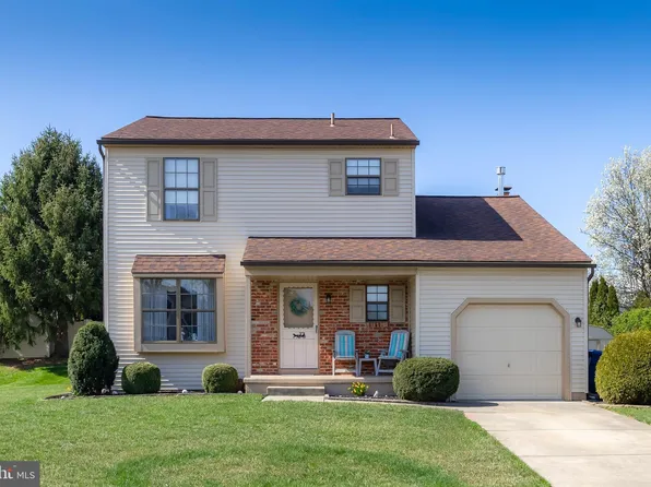 3 Cumberland Dr, Voorhees, NJ 08043