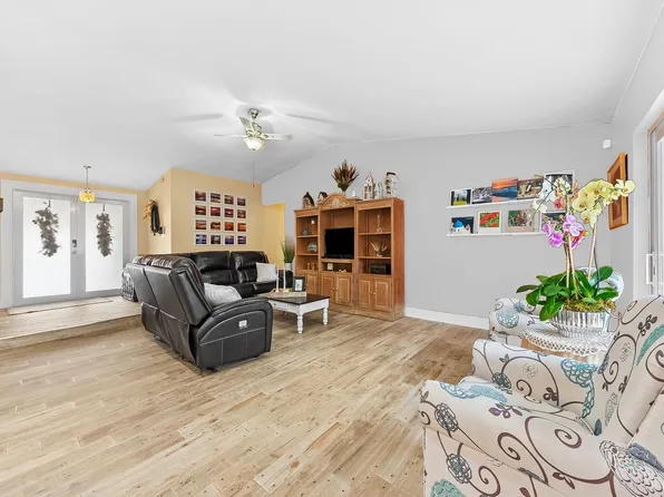 6440 NW 201st Terrace, Hialeah, FL 33015