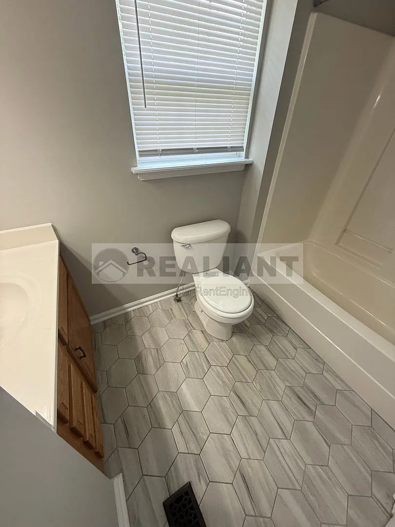 2 bed, 3.0 bath, 1300 sqft, $1,795 — Photo 3