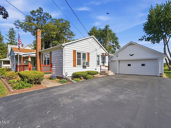 5th image of 20240 Oak St