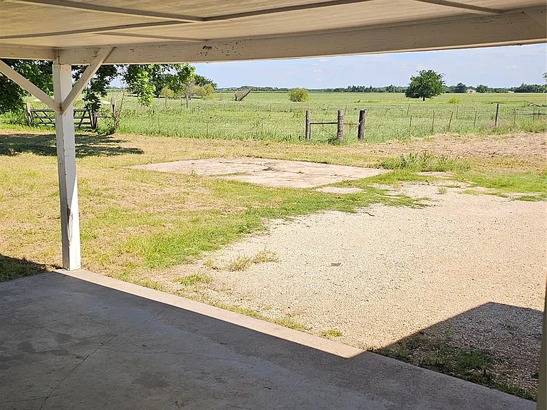 5081 FM 973 — Photo 9