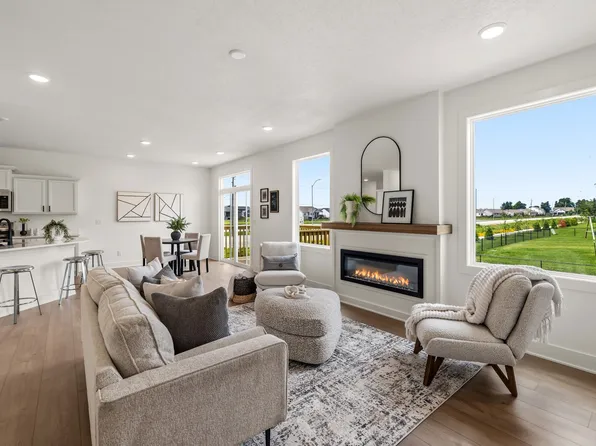 2914 NW Reinhart Dr, Ankeny, IA 50023