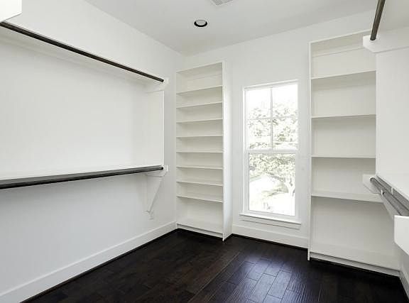 2nd image of 2631 Ashland St