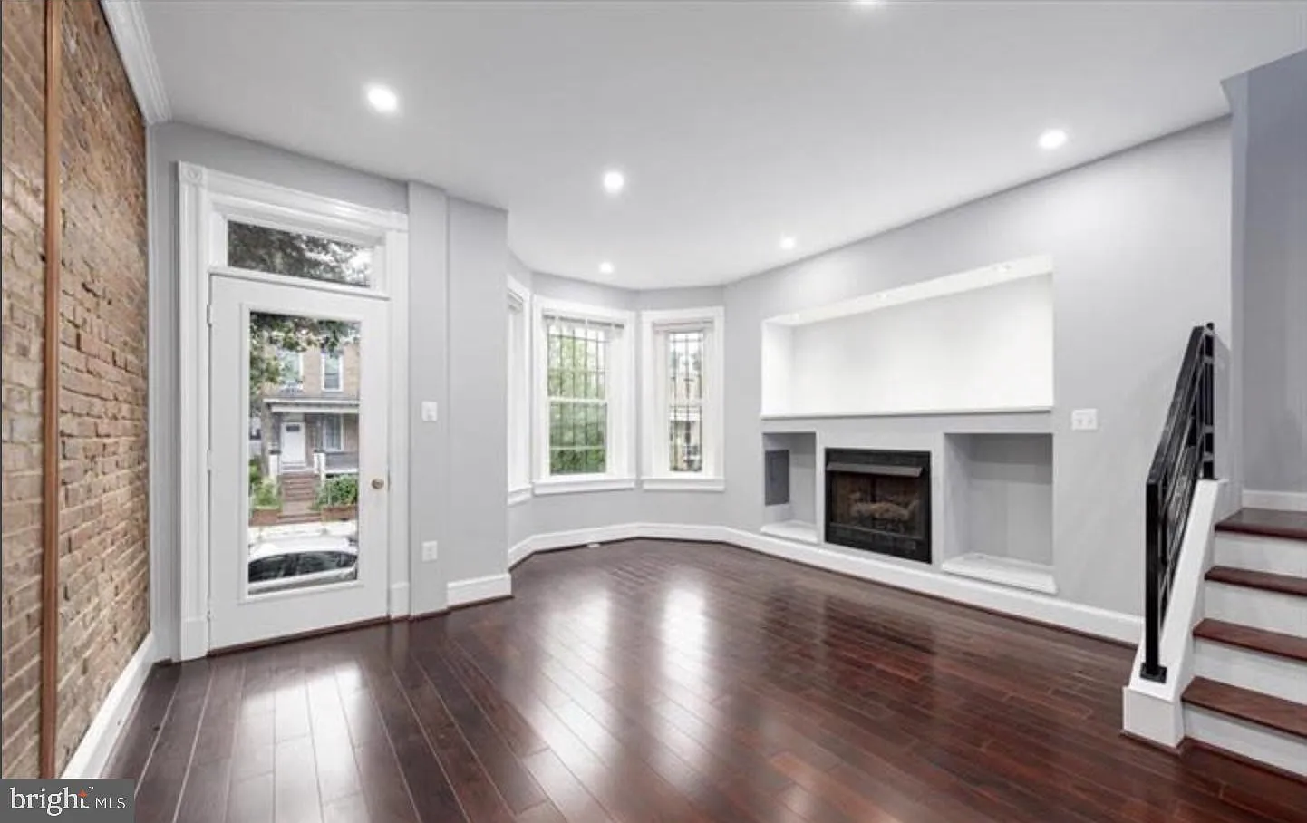3 bed, 2.5 bath, 2270 sqft, $3,995 — Photo 3