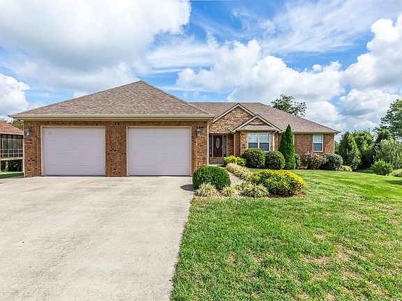 2nd image of 127 Castlewood Dr