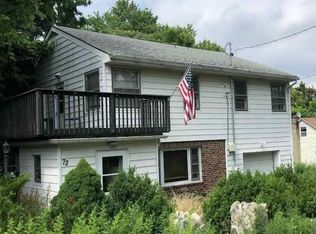 72 Johnson St, Lake Peekskill, NY 10537