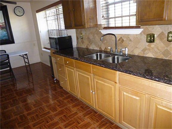 3rd image of 7112 Bahia Ln