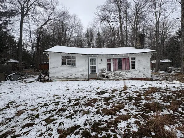 1240 Pocono Dr, Gouldsboro, PA 18424