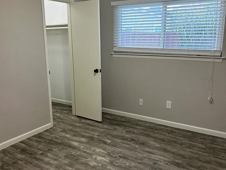 1609 White Oak Ct — Photo 1