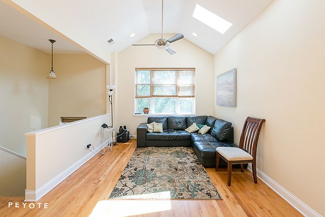 1st image of 920 S Claremont Ave #3