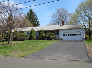 8 Pheasant Ln, Norwalk, CT 06854