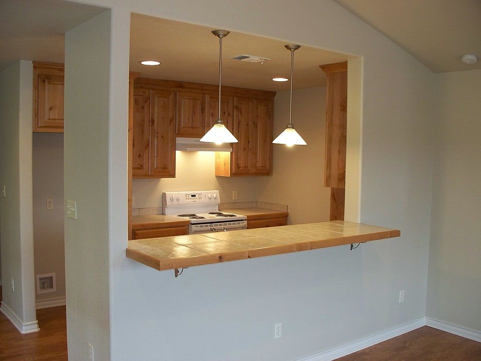 2nd image of 202 Lowry St #S