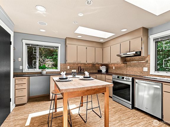 5th image of 9375 NE Eric Avenue