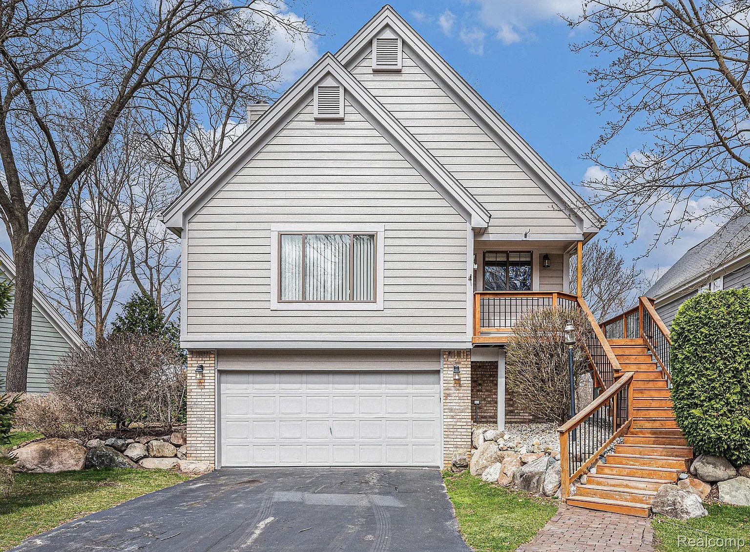 5589 Northcrest Village Dr photo 1