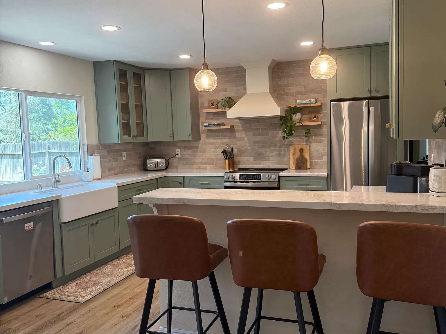 4 bed, 1768 sqft, $5,500 — Photo 2