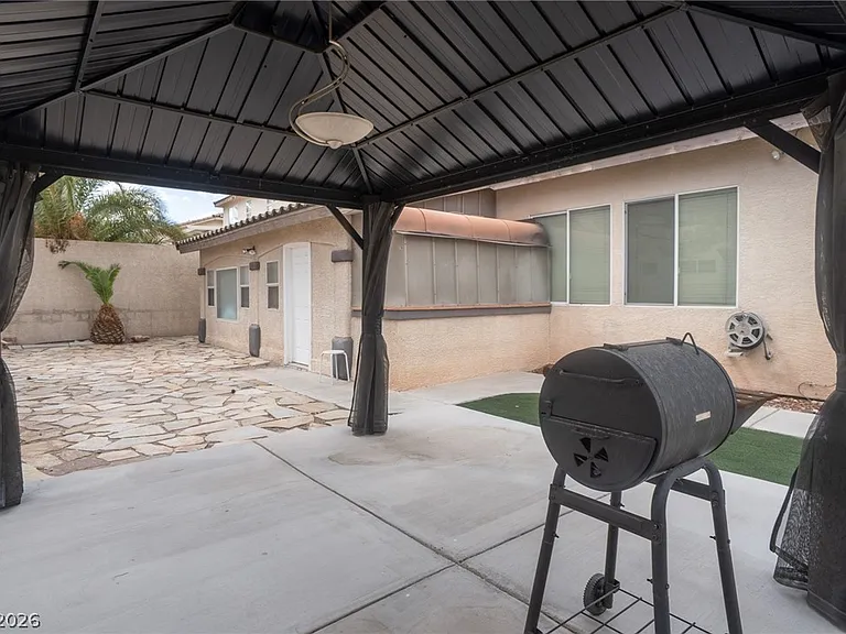 7861 Darby Ave — Photo 45