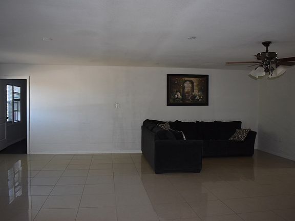 4th image of 2512 Redbud Ave