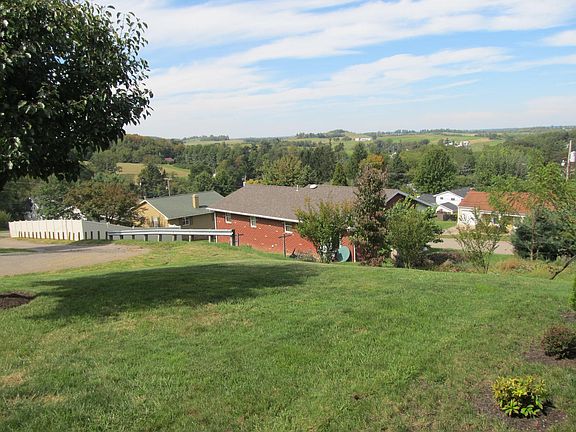 3rd image of 105 Debbie Ln