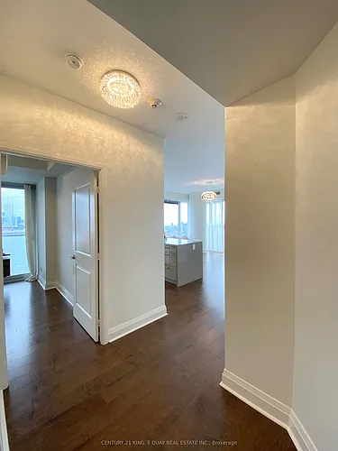 1080 Bay St Photo 1
