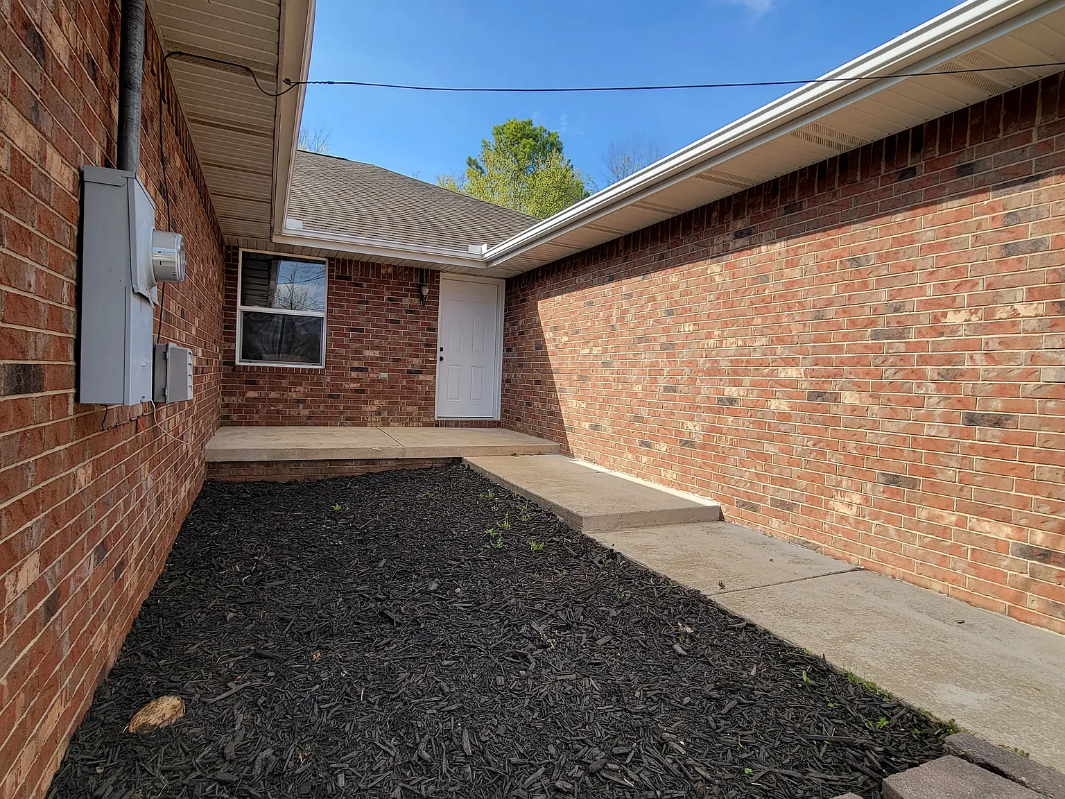 2 bed, 1027 sqft, $1,100 — Photo 2