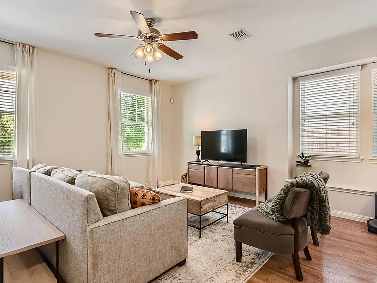 118 Preston Trl — Photo 2
