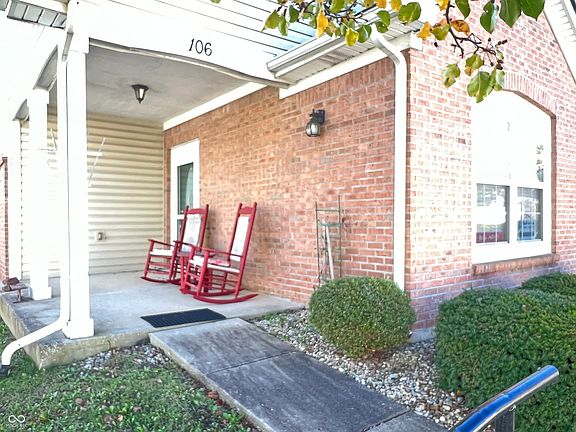2nd image of 106 Autumn Glen North Dr