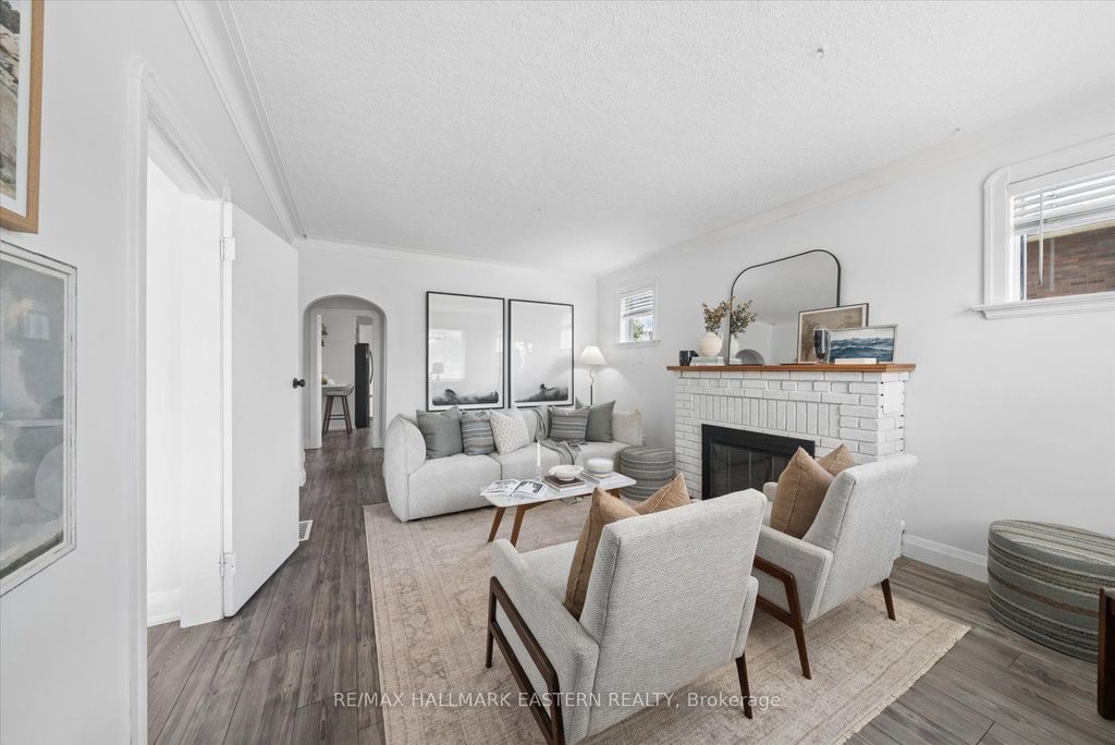 522 King George St, Peterborough, ON - More