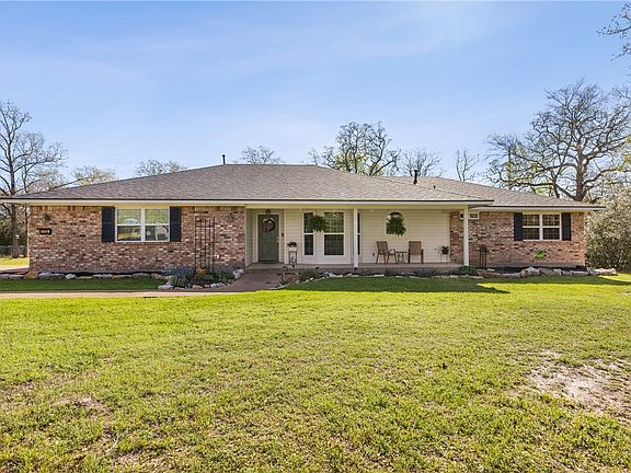 3rd image of 1733 Arrington Rd