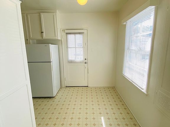 5th image of 11682 Darlington Ave APT 3