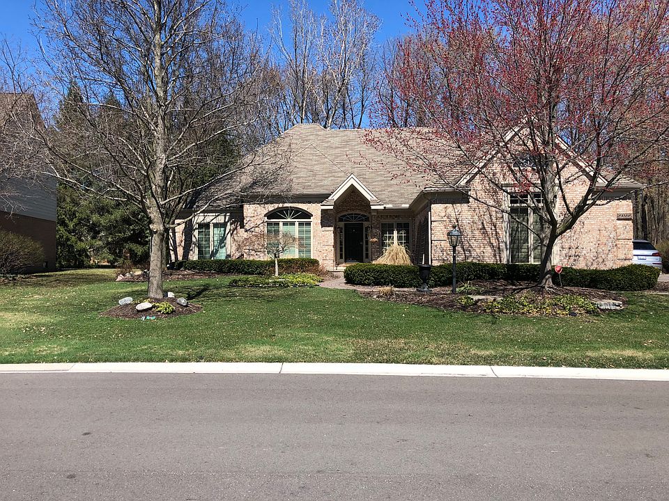1st image of 40224 Woodside Dr N #32
