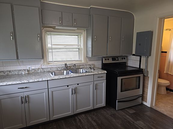 2nd image of 4933 Lakeshore Rd