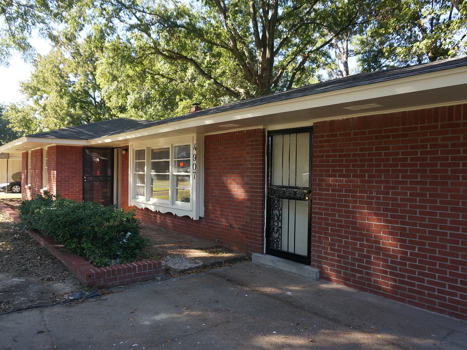 3 bed, 1.5 bath, 1527 sqft, $1,395 — Photo 1