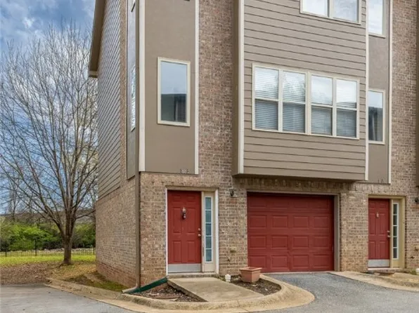 1882 N Scull Creek Dr, Fayetteville, AR 72703