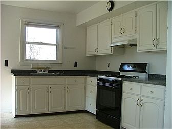 Good Size Eat-In Kitchen