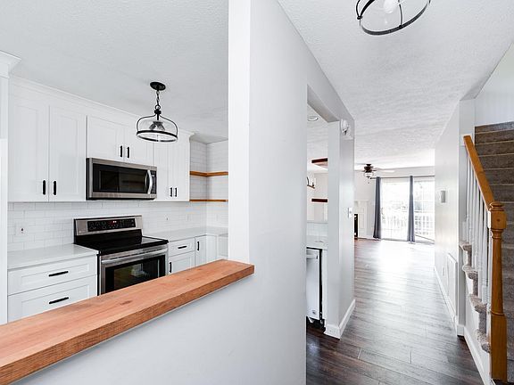 3rd image of 503 Wexview Ln