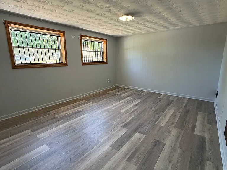 639 Holbrook St — Photo 6