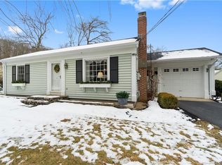 7 Pennicott Rd, Quaker Hill, CT 06375