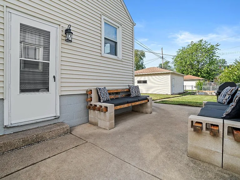 3747 Henry Ave — Photo 16