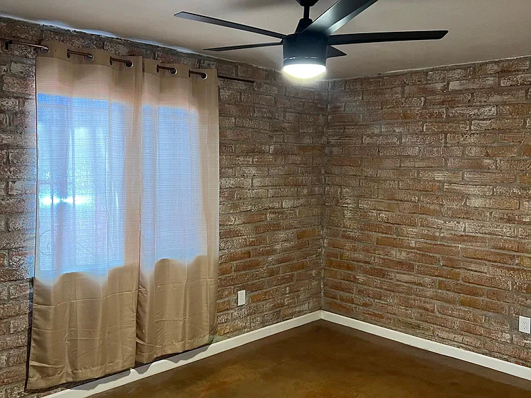 1152 E Winnie Pl — Photo 11