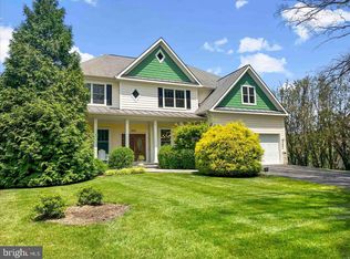 9910 Stoughton Rd, Fairfax, VA 22031