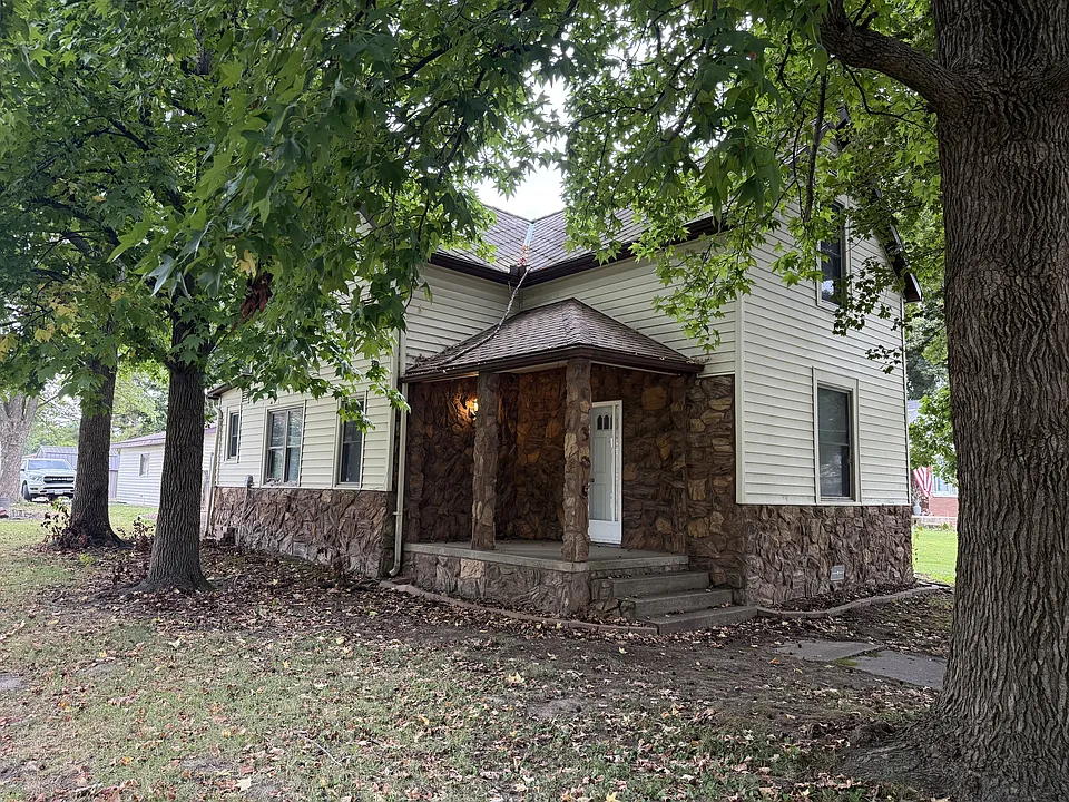 305 N Main St