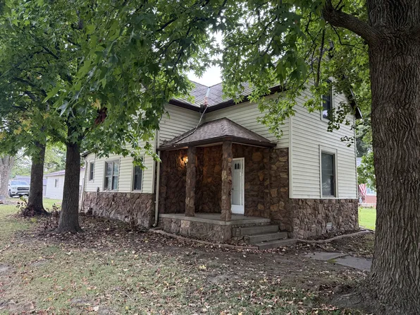 305 N Main St, Lenzburg, IL 62255