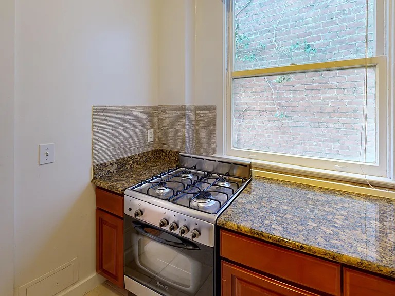 947 Bush Street — Photo 18