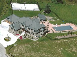 5725 Red Bud Way, West Des Moines, IA 50266