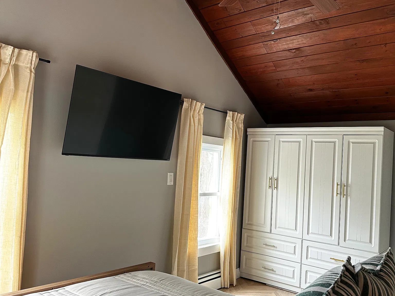 2 bed, 1380 sqft, $3,400 — Photo 3