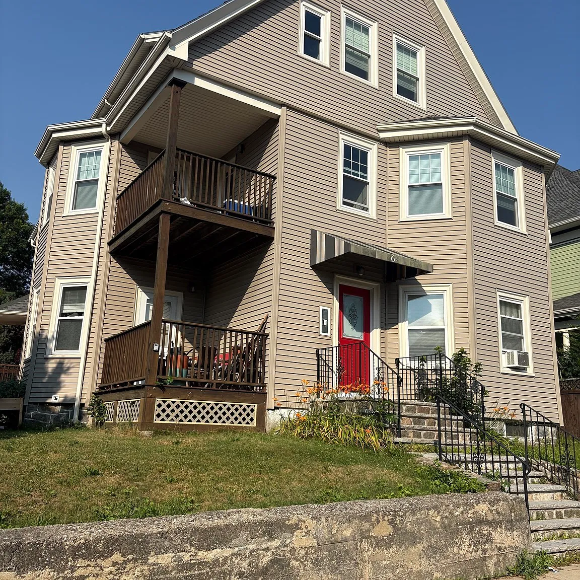 3 bed, 1.5 bath, 1200 sqft, $3,050 — Photo 1