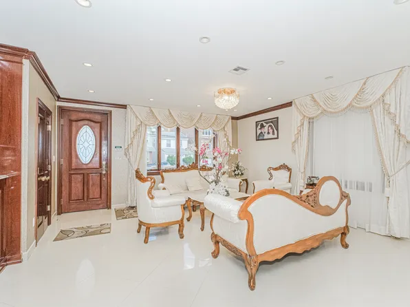 1764 East 17th Street image 4 of 45