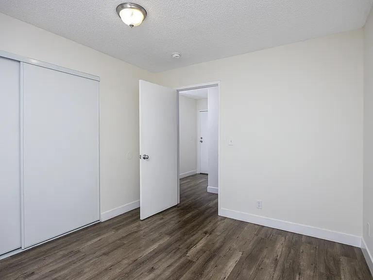 6021 Carlton Way — Photo 24
