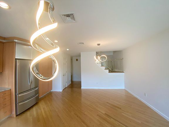 4th image of 2758 Mill Ave Floor 2